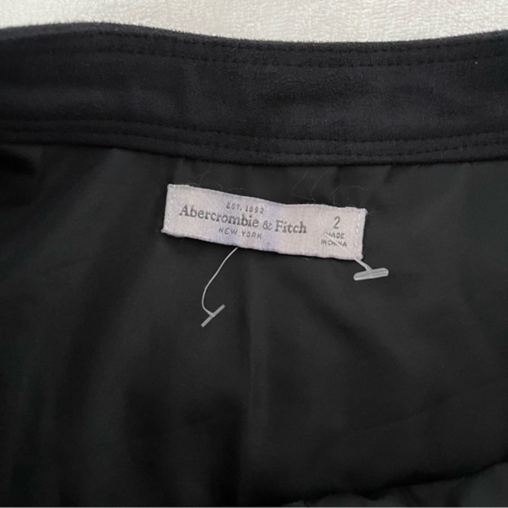 Abercrombie & Fitch Faux Suede Skirt Button Front in Black, Size 2 NWOT - Picture 9 of 10